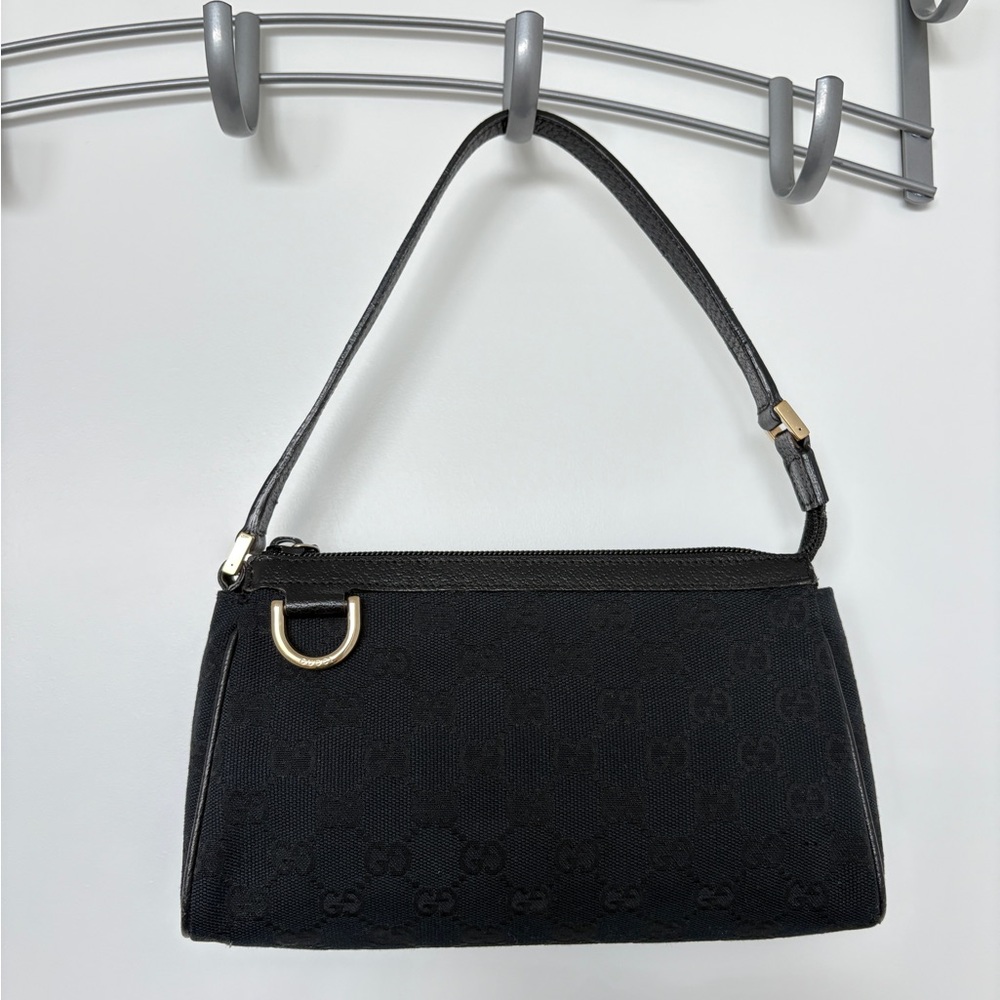 Gucci Black Shoulder Bag with Sleek Design